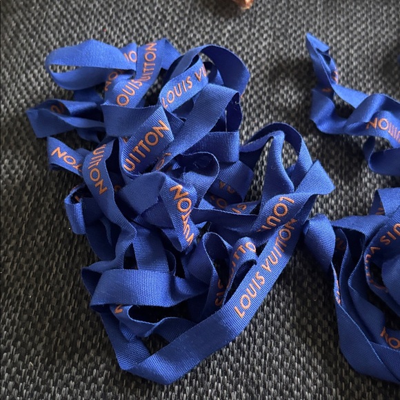 CHANEL White Satin Logo Ribbon - Picture 9 of 12